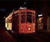 I Tram di luce Coca-Cola illuminano la città per Natale