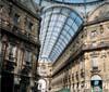 Il nuovo Mercedes Spot brilla nel cuore di Milano