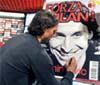 Radio Italia e Fondazione Milan insieme per l'asta della maxicopertina di Forza Milan! autografata da Ibrahimovic