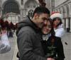 A Venezia tutti in fila per fotografarsi col cuore di rose