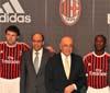 Il Milan presenta la la nuova maglia adidas-Fly Emirates 
