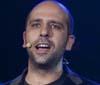 Boggi Milano veste Checco Zalone in 'Resto umile world tour'