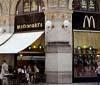 McDonald's, in vetrina i prodotti italiani Dop e Igp per l'ultimo saluto alla Galleria