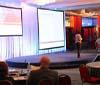 Teknocongress, tende a fili illuminate per un effetto d'impatto e... low budget