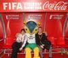 Coca-Cola ai Mondiali in Brasile con la Happiness Flag. Foto dai fan di tutto il mondo
