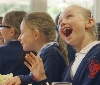 Saclà porta l'Opera a pranzo: performance a sorpresa in una mensa scolastica in UK