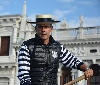 Venezia, un logo sulla divisa dei gondolieri. Ed è subito brand