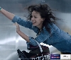 Shopping estremo per i fan di Geox contro la forza del vento. Video con Infiniti Red Bull Racing