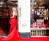 NEWS DALL'ESTERO (UK) - Coca-Cola and Rita Ora open pop-up marking 100 years of contour bottle