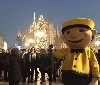 La mascotte di Megabus augura Buon Natale alla città di Milano