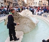 Roma, inaugurata la 'nuova' Fontana della Barcaccia in Piazza di Spagna