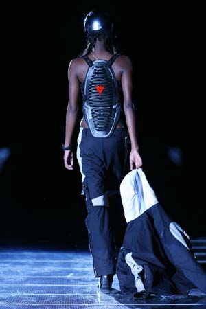 DAINESE donna paraschiena copia.JPG