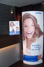Invisalign_totem copia.JPG