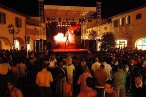 evento kataklò 15sett copia.JPG