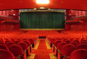 img_teatrosmeraldo.jpg