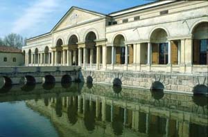 mantova-palazzo-te-loggia copia.JPG