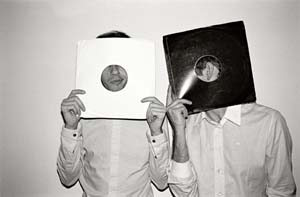 2manydjs2.JPG