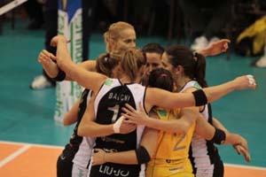 pallavolo_abbraccio_carpi copia.jpg