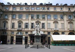 torino-piazza_carignano copia.jpg