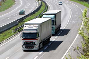 TrucksOnRoad_03UK_low copia.JPG