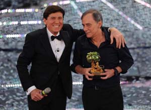 roberto-vecchioni-vincitore-sanremo-2011-e1298210025156 copia.jpg