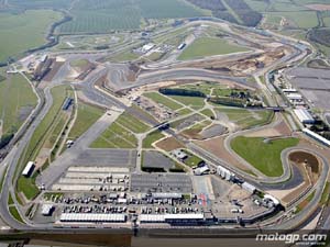 silverstone-circuit-motogp-wallpaper copia.jpg