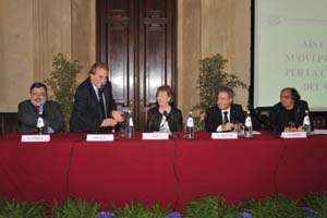 Tavolo relatori 01 copia.jpg