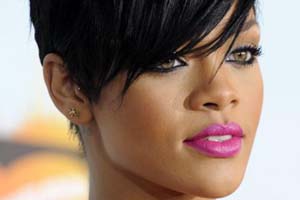 rihanna-modelesque-thumb copia.jpg