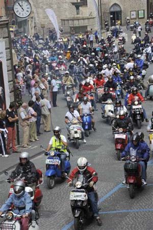 raduno-vespa-fabriano copia.jpg