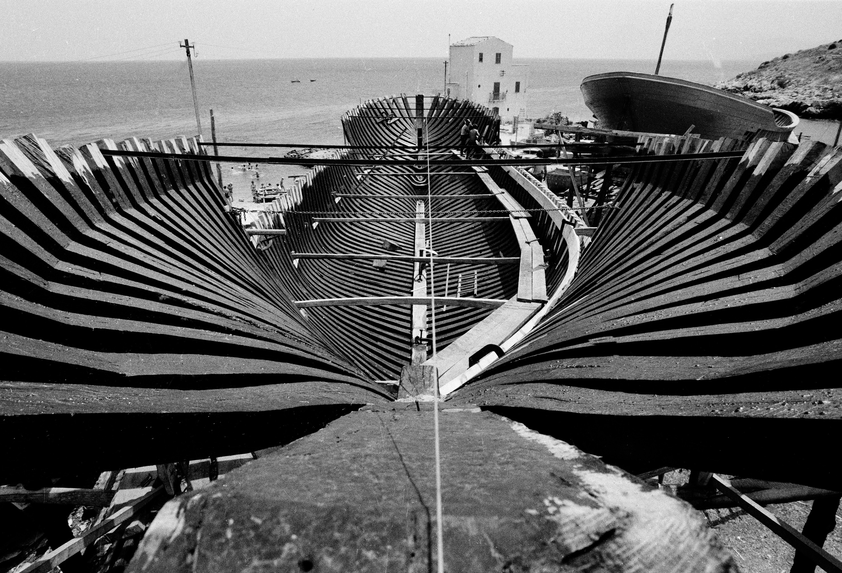 4.Barca_in_costruzione_©_Ferdinando_Scianna_Magnum_Photos.jpg