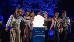 Casta Diva Ideas firma lo spin off di “Light is Life. Festa delle Luci A2A” a Monte Isola