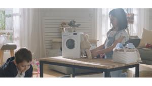 È online il nuovo video della campagna internazionale #DoItTogether. Firma J. Walter Thompson Italia per Indesit