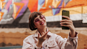 28 milioni di persone seguono almeno 1 influencer, un’audience paragonabile a quella della televisione. 1 italiano su 5 segue più di 10 influencer. Il 57% del pubblico compra ciò che viene consigliato