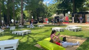 Sette “ape” food truck, venti set pic-nic in stile country chic, 36 esibizioni di artisti di strada, deejay per le serate nel bilancio del palinsesto che Artena ha ideato e gestivo per “Il Village” del Frecciarossa Milano Jumping Cup 2022
