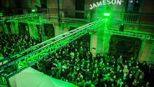 All Communication e Jameson Irish Whiskey tingono di verde i Navigli di Milano per celebrare St. Patrick