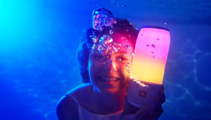 JBL per la prima volta in tv con Pulse 3, il suo 'speaker camaleonte'. Firma Doner