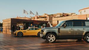 Jaguar Land Rover torna al Waterfront Costa Smeralda per l'estate 2020. Uno showroom dedicato alla Nuova Defender e alla Jaguar F-TYPE