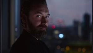 Jude Law testimonial della campagna pubblicitaria di Sky Wifi. Un racconto sull'importanza delle connessioni e dei sentimenti. Firma M&C Saatchi