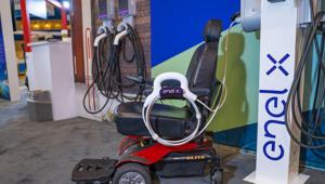 ENEL X presenta al CES 2020 JuiceAbility, il primo dispositivo per ricaricare le sedie a ruote elettriche usando l'infrastruttura di ricarica delle auto