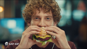 'Voglia di cibo a domicilio? E' ora di Just Eat', nuovo claim e campagna tv e web per il brand. Firma DDB Netherlands