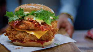 Da KFC il gusto raddoppia: arriva il Double Colonel’s Burger. A lanciarlo una nuova campagna "speziale" con creatività di FreedaPlatform e pianificazione di dentsu