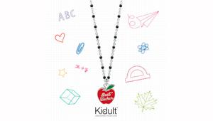 Kidult promuove una selezione di gioielli dedicata alle maestre con una campagna online