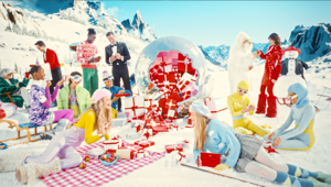 KIKO Milano lancia la nuova collezione in edizione limitata "Snow-Kissed Holiday" con una campagna inedita realizzata in collaborazione con Ogilvy e Toiletpaper Magazine. Dentsu firma la pianificazione media