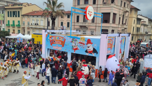 Kinder torna al Carnevale di Viareggio, l'evento che ogni anno accoglie più di 500.000 spettatori