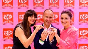 KitKat punta ai Millennials con il nuovo snack four-finger rosa con fave di cacao Ruby. Show cooking total pink con Silvia Federica Boldetti per il lancio sul mercato