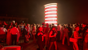Campari per l'ottavo anno consecutivo è Main Sponsor alla 82. Mostra Internazionale d’Arte Cinematografica – La Biennale di Venezia con un ricco programma di eventi