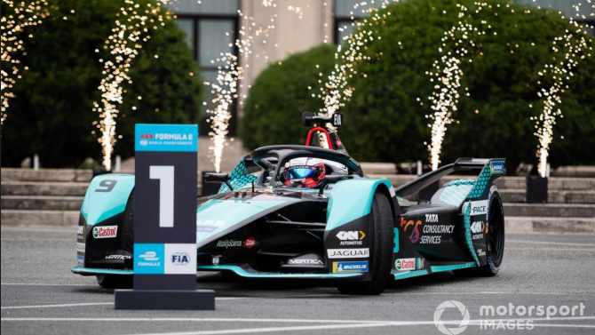 Formula E: alla cerimonia di premiazione dell'E-Prix di Roma gli effetti speciali 'elettrizzanti' di JoyProject