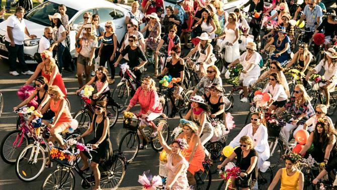 KLM Fancy Women Bike Ride Photo credits Izzet Ozkaya