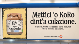 KoRo conquista la metropolitana di Napoli: al via la campagna Out of Home nella stazione Toledo. Pianificazione a cura di MGroup KoRo conquista la metropolitana di Napoli: al via la campagna Out of Home nella stazione Toledo. Pianificazione a cura di MGroup