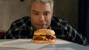 Nella campagna di McDonald’s per Crispy McBacon di Leo Burnett Italia c'è un talent e Fedez, lover d’eccezione del brand